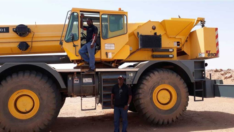 Grove Crane RT890E